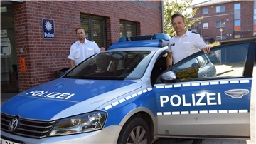 Der Dienst an einer kleinen Polizeidienststelle wie in Selsingen macht den Oberkommissaren Frank Zeuschner (links) und Andreas Witte Spaß, weil er so vielschichtig ist.