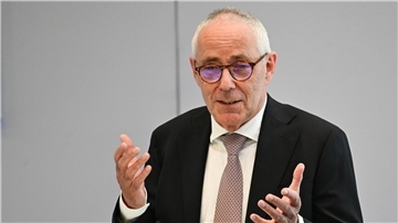 Der DIHK-Präsident Peter Adrian beklagt schlechte Bedingungen für Unternehmensgründerinnen und -gründer in Deutschland.