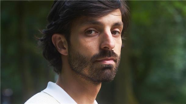 Eine Tragödie: Mesut Özils Geschichte als Theaterstück Der Dramatiker Akin Emanuel Sipal hat ein Theaterstück über Mesut Özil geschrieben.