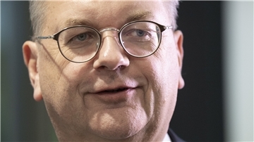 Der ehemalige Bundestagsabgeordnete und DFB-Präsident Reinhard Grindel prüft seine beruflichen Perspektiven – unter anderem eine mögliche Kandidatur bei der nächsten Bundestagswahl.