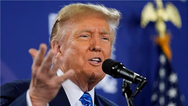 Der ehemalige US-Präsident Donald Trump ist wegen Verdacht auf Wahlbetrug angeklagt.