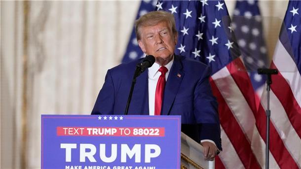 Ex-Präsident vor Gericht - Anklage in 34 Punkten gegen Trump Der ehemalige US-Präsident Donald Trump spricht in seinem Anwesen Mar-a-Lago Stunden nach seiner Anklageerhebung in New York.