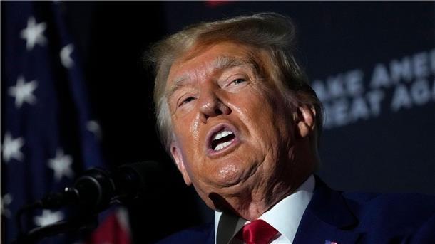 Der ehemalige US-Präsident Donald Trump wird wegen versuchter Wahlbeeinflussung angeklagt.