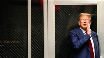 Der ehemaliger US-Präsident Donald Trump muss seine Strafe vorerst nicht zahlen.