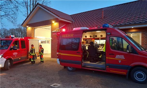 Der Einsatzleitwagen koordiniert die Funkübung.
