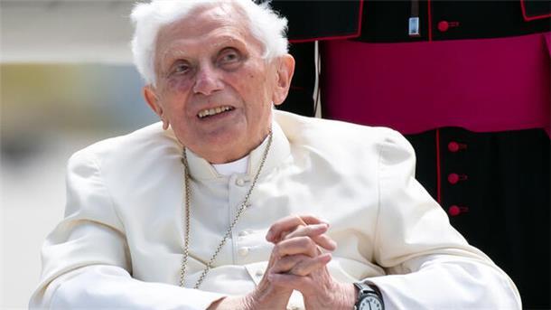 Der emeritierte Papst Benedikt XVI. ist nach Auskunft des Vatikans „sehr krank“.