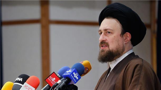Der Enkel des Ajatollahs lebt im Iran: Hassan Chomeini.