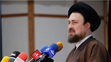 Der Enkel des Ajatollahs lebt im Iran: Hassan Chomeini.