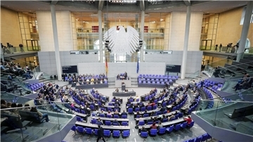 Der erleichterte Zugang zum Kurzarbeitergeld ist vom Bundestag verlängert worden.