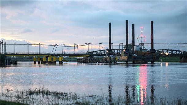 Beschädigte Eisenbahnbrücke über die Hunte bei Elsfleth