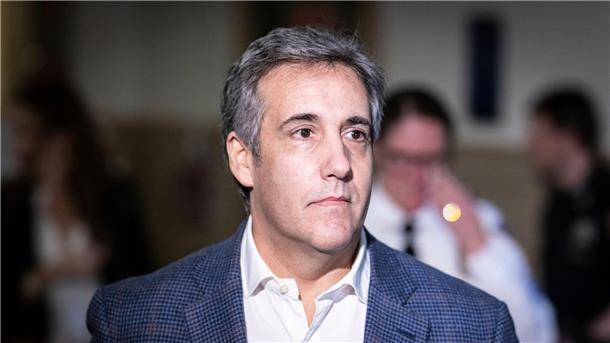 Trump-Prozess: Kronzeuge Cohen tritt in Zeugenstand Der Ex-Anwalt von Donald Trump, Michael Cohen, sagt heute im Strafprozess gegen den ehemaligen US-Präsidenten vor Gericht aus.