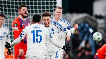 Der Ex-Schalker Larsson traf zur Führung für Kopenhagen.