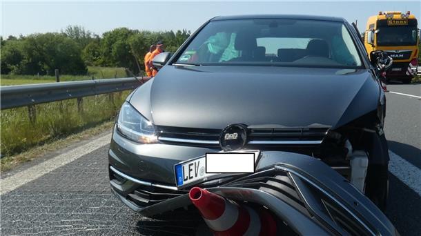 Fahrer verliert in Baustelle bei Altenwalde den Überblick und verursacht Unfall Der Fahrer dieses Wagens verursachte am Dienstag auf der Autobahn bei Altenwalde einen Unfall.