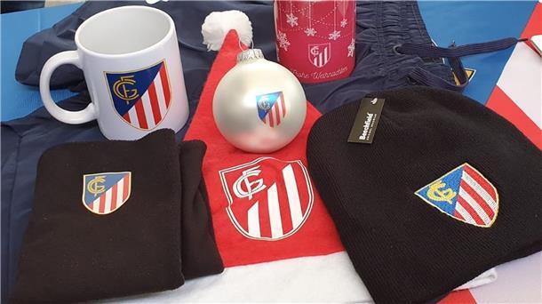 Auch Hobby-Fußballer haben einen Fanshop Der FC Geestland hat reichlich Produkte in seinem Fanshop.