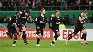 DFB-Pokal: FC St. Pauli gelingt Revanche gegen Hoffenheim Der FC St. Pauli jubelt nach dem Sieg im Elfmeterschießen.
