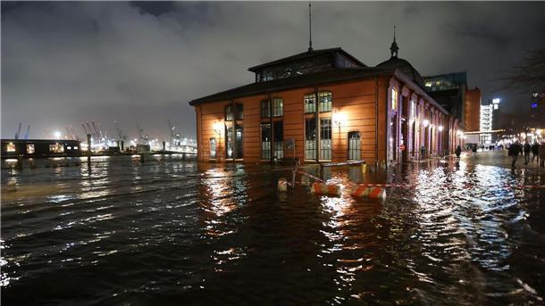 Der Fischmarkt in Hamburg ist überflutet worden.