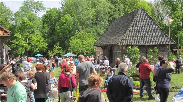 Flohmarkt mit besonderem Ambiente in Gyhum-Hesedorf Der Flohmark in Hesedorf lockt mit einem vielfältigen Angebot und einem besonderen Ambiente.