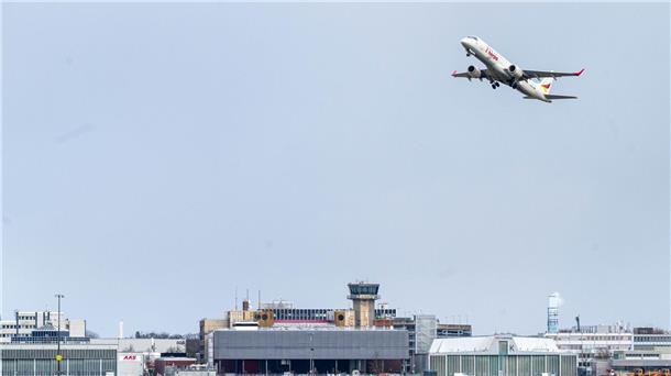 Bremer Flughafen: Pistole in Gepäck von Reisegast entdeckt Der Fluggast wollte von Bremen aus verreisen. (Archivbild)