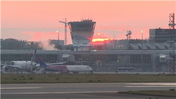 Der Flughafen Warschau-Chopin wurde während der Abschussaktion vorübergehend geschlossen. Mittlerweile läuft der Betrieb wieder.  (Foto aktuell)