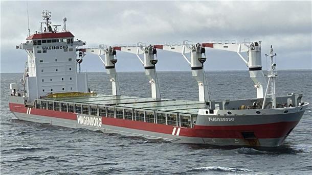 Ein Schiff auf hoher See. Der Frachter „Thamesborg“ sitzt seit Anfang September in der kanadischen Arktis fest. Schlepper und Eisbrecher sind unterwegs, um die Bergung vorzubereiten.