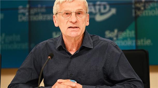 Was bedeutet das Gutachten zur AfD in Brandenburg? Der Fraktionsvorsitzende der AfD im Landtag, Hans-Christoph Berndt, wirft dem Verfassungsschutz Willkür vor.