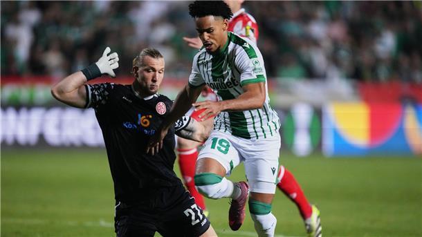 Der FSV Mainz 05 um Torwart Robin Zentner (l) lieferte sich eine umkämpfte Partie gegen Omonia Nikosia.