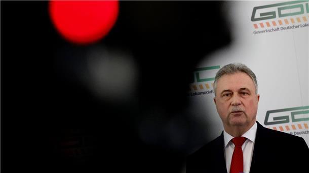 Der GDL-Vorsitzende Claus Weselsky erhöht den Druck auf die Bahn.
