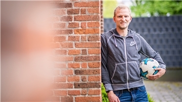 Der gebürtige Bremerhavener Fußballprofi Clemens Schoppenhauer beendet seine Karriere. 