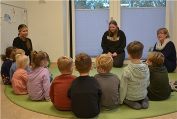 Kinder im Rund
