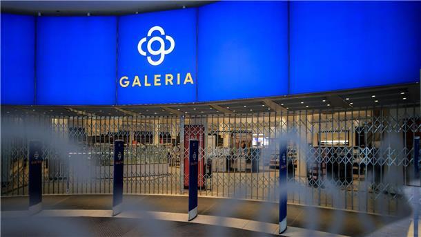 Der geschlossene Eingang der Galeria Kaufhof in der Innenstadt von Leipzig. Die Filiale am Neumarkt schließt Ende Juni 2023.