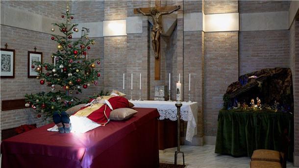 Der gestorbene emeritierte Papst Benedikt XVI. wird in der Kapelle des Klosters Mater Ecclesiae im Vatikan aufgebahrt.