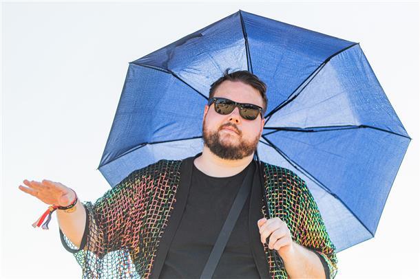 Deichbrand 2024: Das sind die schönsten Männer auf dem Festival Der Glitzernde.