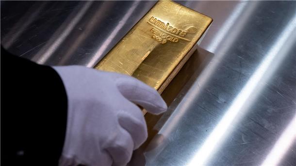 Gold kostet erstmals mehr als 3.800 Dollar Der Goldpreis ist weiter gestiegen.