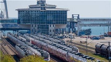 Der Hafen im mecklenburgischen Sassnitz-Mukran. Hier soll ein LNG-Terminal entstehen.