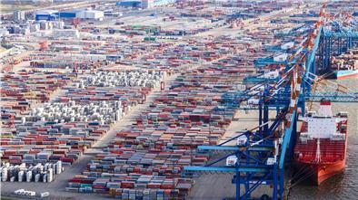 Der Hafen wird durch Digitalisierung Arbeitsplätze verlieren - das kann man nicht schön reden, sagen die Informatiker.
