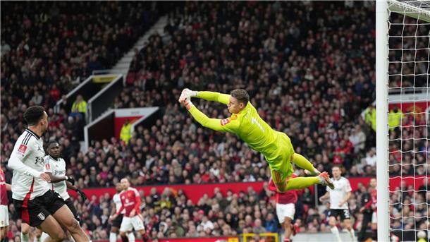 Dank Elfmeterheld Leno: Fulham wirft Man United aus FA Cup Der Held von Old Trafford: Dank Bernd Leno ist Fulham eine Runde weiter.