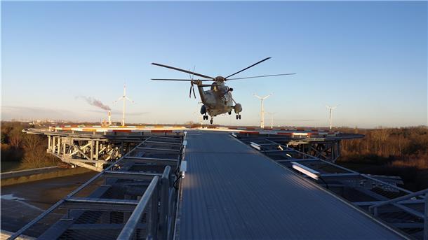Der Heliport rettet Schwerverletzten das Leben  Ein Hubschrauber landet auf dem Klinikum Reinkenheide.