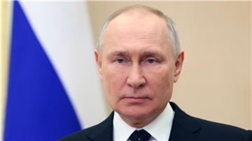 Der im niederländischen Den Haag ansässige Gerichtshof hat Haftbefehl gegen Putin wegen Kriegsverbrechen in der Ukraine erlassen.