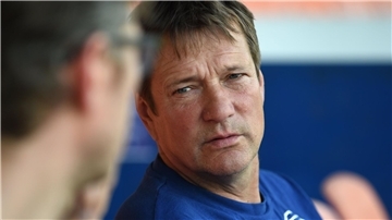  Der in Zeven lebende Torsten Gütschow, Trainer des Bremer SV, wird mit seiner Mannschaft in der Relegation gegen den Oberliga-Vizemeister USI Lupo Martini Wolfsburg spielen.