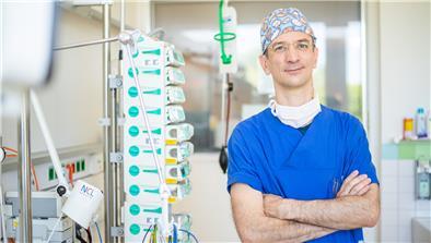 Der Intensivmediziner Professor Oliver Radke und sein Team behandeln auf der Intensivstation im Klinikum Reinkenheide Covid-19-Patienten.
