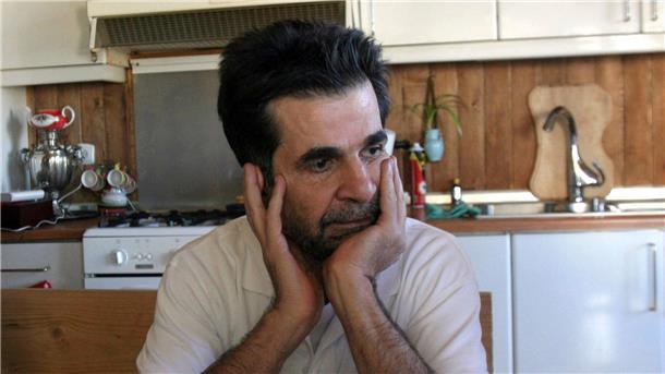 Iran: „Taxi Teheran“-Regisseur Jafar Panahi auf Kaution frei Der iranische Filmemacher Jafar Panahi 2010 in seinem Haus.