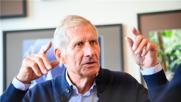 Ulrich Wickert kritisiert Schließung von Goethe-Instituten Der Journalist und Autor Ulrich Wickert 2022 in Hamburg.