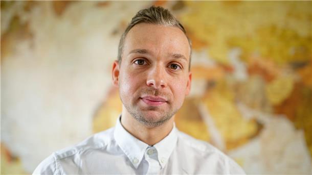 „Wenn ich nervös bin, ist es schlimmer“ Der junge Mann arbeitet in einem Wissenschaftsverlag im Logistikbereich.