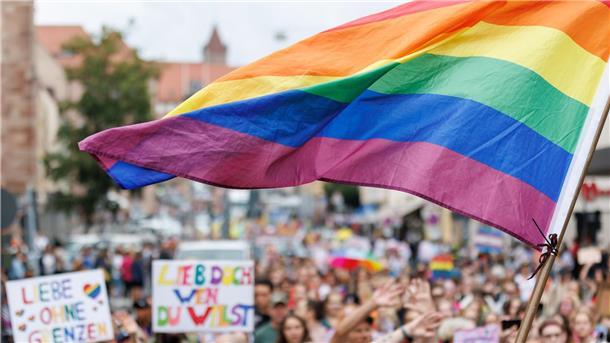 Pride Month: Stolz durch den CSD-Sommer Der Juni gilt als sogenannter Pride Month.