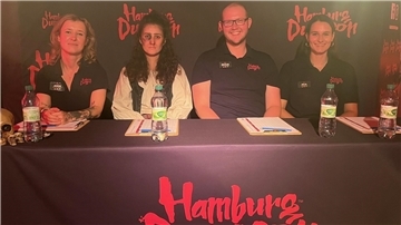 Hamburger Dungeon: Erschrecker-Casting zum Jubiläum Der Jury, bestehend aus Janine von Ende, Juliane Neu, Nicolas Schulze und Maja Fried (v.l.n.r.) ist die Auswahl nicht leichtgefallen.