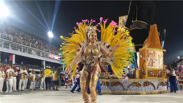 Karnevalsauftakt in Rio: Umzüge im Sambodrom starten Der Karneval in Rio gibt sich gewohnt farbenprächtig.
