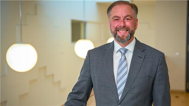 Klinik unter Sparzwang: Reinkenheide kämpft mit 10-Millionen-Defizit  Der kaufmännische Geschäftsführer des Klinikums Reinkenheide, Frank Kühl, will in Zukunft noch stärker auf ambulante Behandlungen von Patienten setzen.