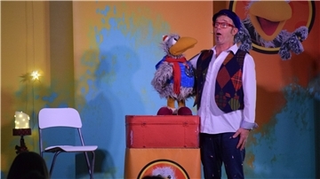 Der kecke Spaßvogel Willibald ist fester Bestandteil der Weihnachts-Show von Daniel Kallauch.