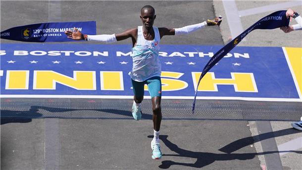 Wie sein Bruder: Kenianer John Korir gewinnt Boston-Marathon Der Kenianer siegte im Alleingang beim 129. Boston-Marathon.