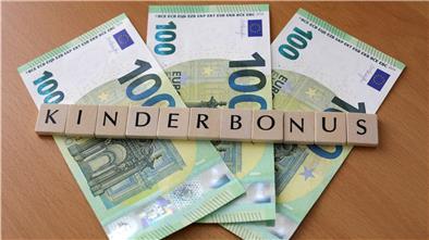 Der Kinderbonus in Höhe von 300 Euro wird mit dem Kindergeld ausgezahlt.